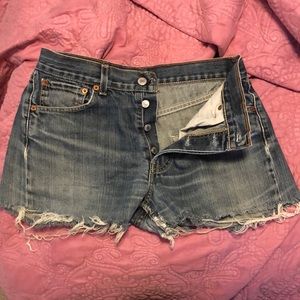 LEVI’S SHORTS